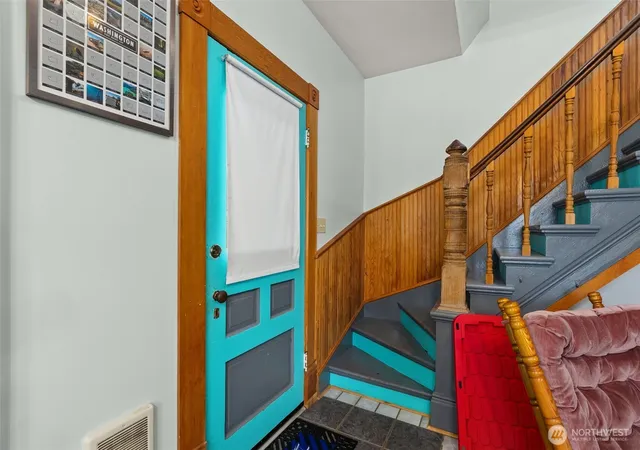 Photo 3 of Single family home for sale at 722 E Cowlitz St, South Bend, WA 98586 | MLS# NWM2539057 | Listing updated on 2026-09-18