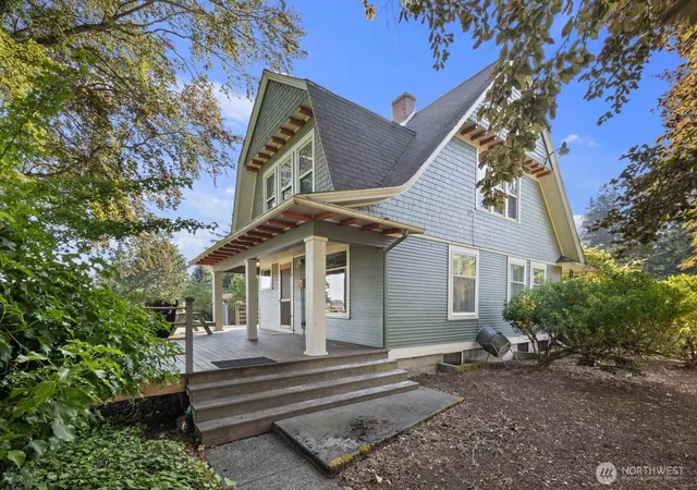 Photo 3 of Single family home for sale at 732 S Summit Ave, Bremerton, WA 98312 | MLS# NWM2539363 | Listing updated on 2026-09-30