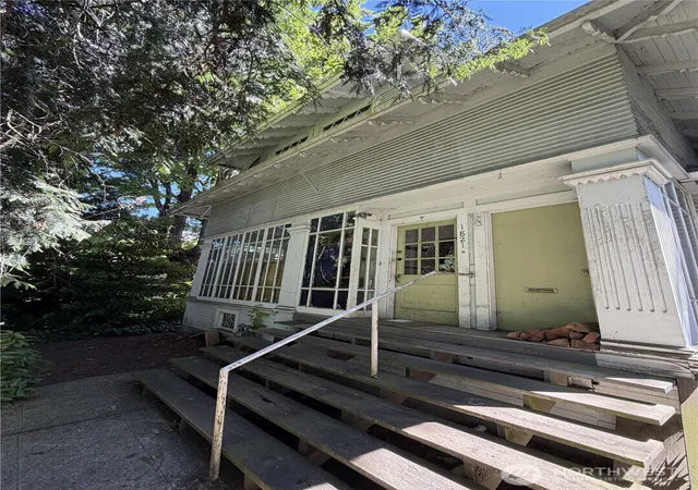 Photo 2 of Single family home for sale at 1821 E Howell St, Seattle, WA 98122 | MLS# NWM2539377 | Listing updated on 2026-09-17