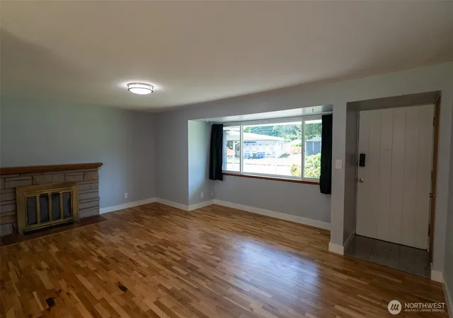 Photo 4 of Single family home for sale at 3 Fir Glen Dr SW, Lakewood, WA 98498 | MLS# NWM2539789 | Listing updated on 2026-09-17