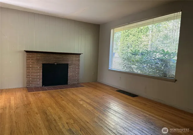 Photo 4 of Single family home for sale at 15833 15th Avenue NE, Shoreline, WA 98155 | MLS# NWM2539920 | Listing updated on 2026-09-18