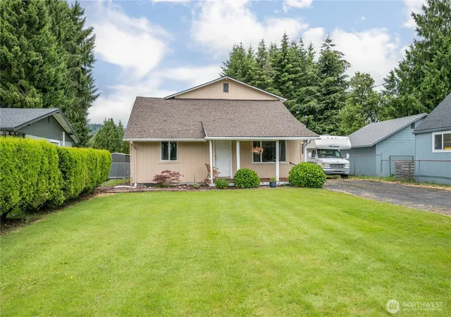 Photo 1 of Sale Pending at 3284 Oak St, Longview, WA 98632 | MLS# NWM2540213 | Listing updated on 2026-09-17
