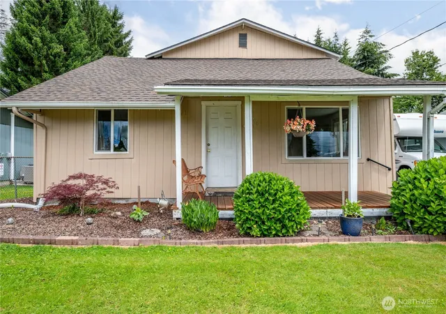 Photo 3 of Sale Pending at 3284 Oak St, Longview, WA 98632 | MLS# NWM2540213 | Listing updated on 2026-09-17