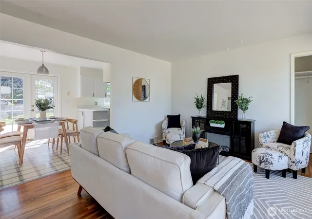 Photo 3 of Sale Pending at 1119 Fuller St, Wenatchee, WA 98801 | MLS# NWM2540887 | Listing updated on 2026-09-17