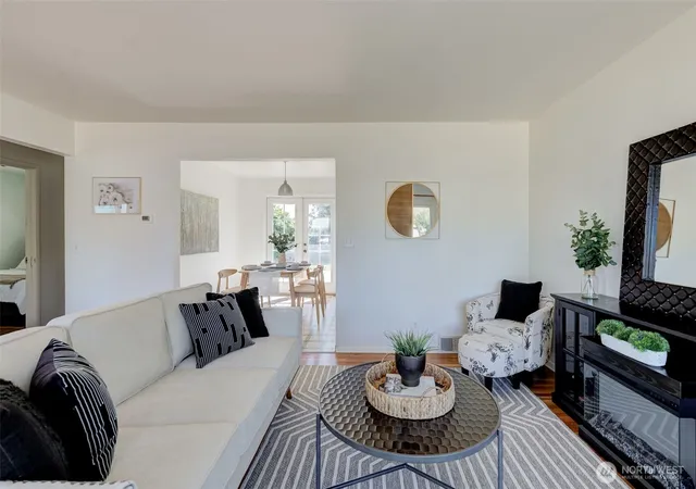 Photo 3 of Sale Pending at 1119 Fuller St, Wenatchee, WA 98801 | MLS# NWM2540887 | Listing updated on 2026-09-17