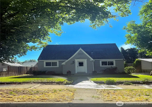 Photo 2 of Sale Pending at 411 Ash St S, Omak, WA 98841 | MLS# NWM2540899 | Listing updated on 2026-09-25