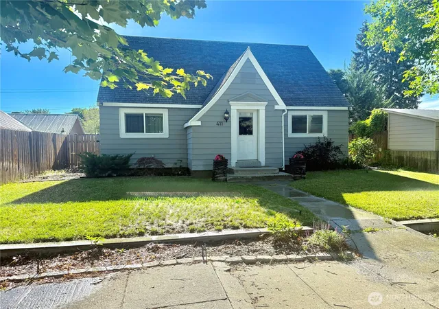 Photo 3 of Sale Pending at 411 Ash St S, Omak, WA 98841 | MLS# NWM2540899 | Listing updated on 2026-09-25