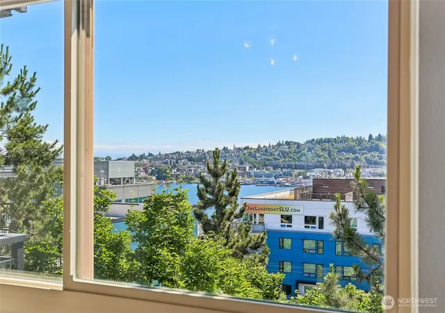 Photo 4 of Condo for sale at 701 Galer St #813, Seattle, WA 98109 | MLS# NWM2541014 | Listing updated on 2026-09-17