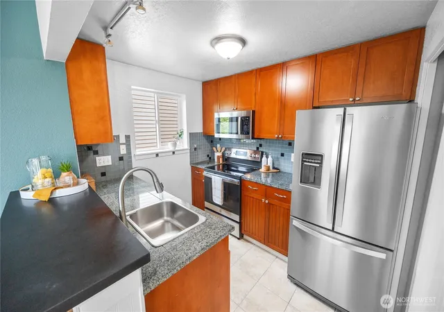 Photo 2 of Sale Pending at 3008 N Narrows Dr #C303, Tacoma, WA 98407 | MLS# NWM2541785 | Listing updated on 2026-09-17