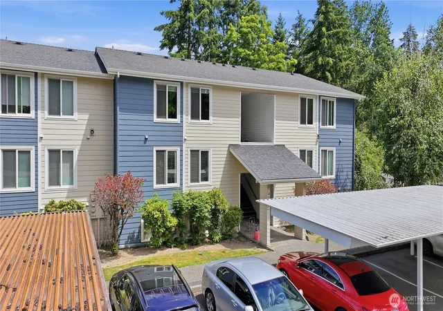 Photo 3 of Sale Pending at 4189 W Lake Sammamish Pkwy Se #B309, Bellevue, WA 98008 | MLS# NWM2542846 | Listing updated on 2026-10-01