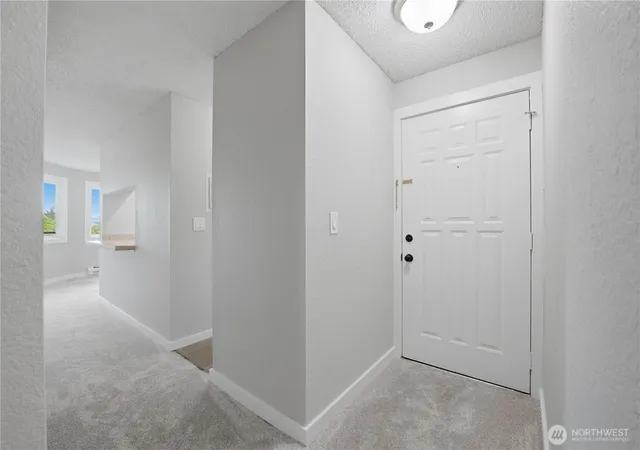 Photo 4 of Sale Pending at 4189 W Lake Sammamish Pkwy SE #B309, Bellevue, WA 98008 | MLS# NWM2542846 | Listing updated on 2026-10-01