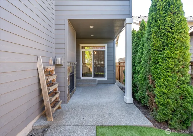 Photo 3 of Sale Pending at 18428 Village Pkwy E, Bonney Lake, WA 98391 | MLS# NWM2542917 | Listing updated on 2026-09-29