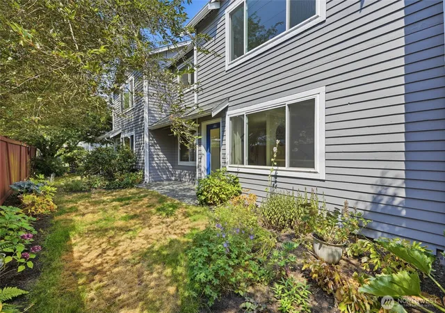 Photo 4 of Townhouse for sale at 21116 80th Avenue W #7, Edmonds, WA 98026 | MLS# NWM2542969 | Listing updated on 2026-09-23