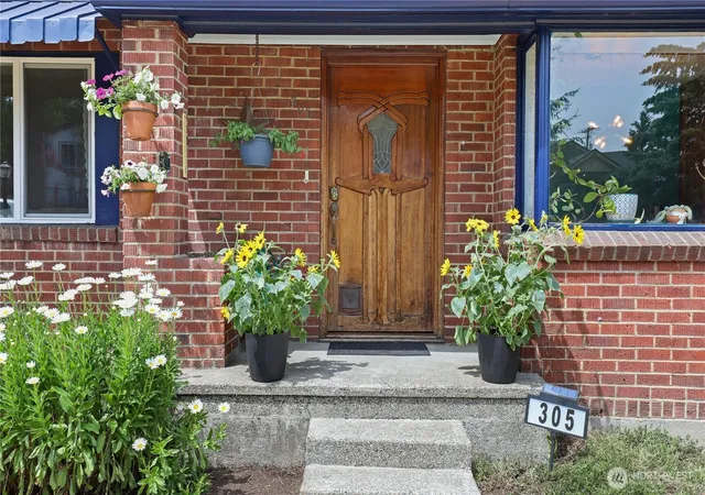 Photo 3 of Contingent at 305 S 35th Street, Tacoma, WA 98418 | MLS# NWM2543226 | Listing updated on 2026-09-26