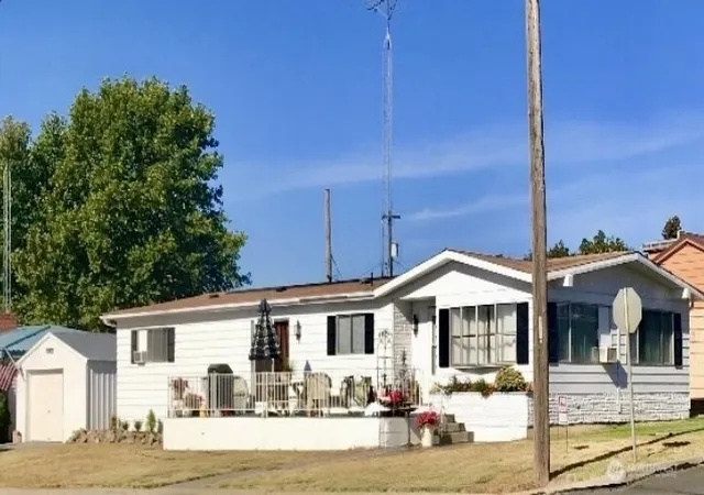 Photo 1 of Manufactured home for sale at 402 W 6th Avenue, Ritzville, WA 99169 | MLS# NWM2543258 | Listing updated on 2026-09-18