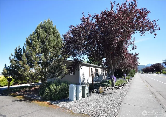 Photo 3 of Sale Pending at 612 N 7th Avenue, Sequim, WA 98382 | MLS# NWM2543278 | Listing updated on 2026-09-17
