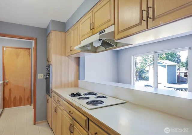 Photo 3 of Sale Pending at 9015 Winona St Sw, Lakewood, WA 98498 | MLS# NWM2544511 | Listing updated on 2026-09-23