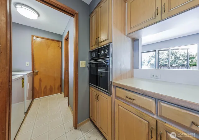 Photo 3 of Sale Pending at 9015 Winona St SW, Lakewood, WA 98498 | MLS# NWM2544511 | Listing updated on 2026-09-23