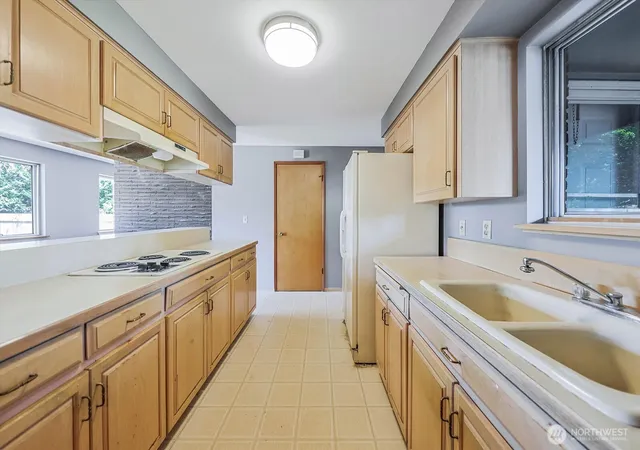 Photo 4 of Sale Pending at 9015 Winona St SW, Lakewood, WA 98498 | MLS# NWM2544511 | Listing updated on 2026-09-23