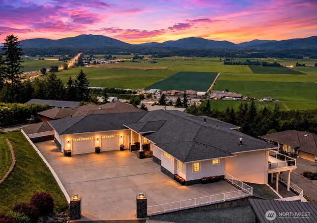 Photo 2 of Single family home for sale at 880 Bella Vista Ln, Burlington, WA 98233 | MLS# NWM2544936 | Listing updated on 2026-10-01