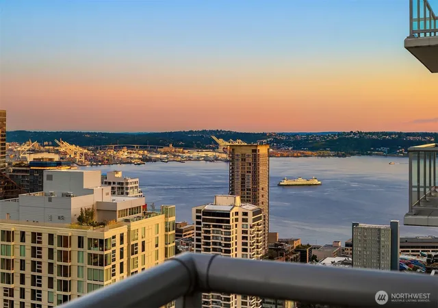 Photo 2 of Sale Pending at 588 Bell St #3704S, Seattle, WA 98121 | MLS# NWM2545037 | Listing updated on 2026-10-02