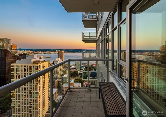 Photo 3 of Sale Pending at 588 Bell St #3704S, Seattle, WA 98121 | MLS# NWM2545037 | Listing updated on 2026-10-02