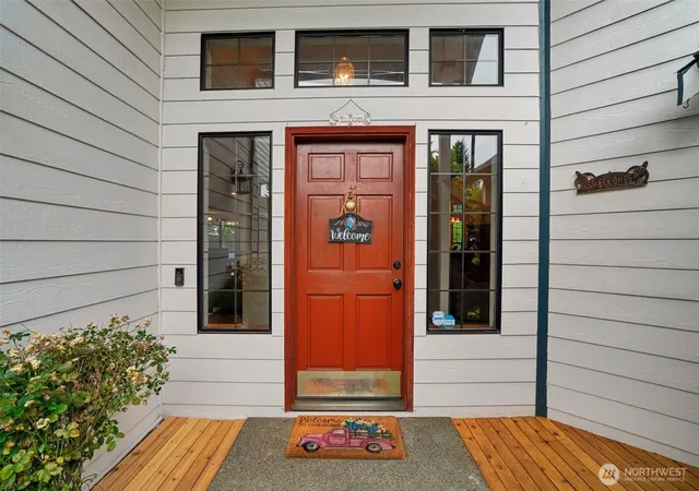Photo 3 of Single family home for sale at 36110 23rd Place S, Federal Way, WA 98003 | MLS# NWM2545549 | Listing updated on 2026-09-28