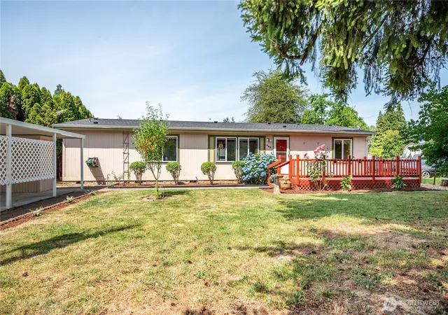 Photo 1 of Sale Pending at 827 Ne Woodard Ave, Castle Rock, WA 98611 | MLS# NWM2545715 | Listing updated on 2026-10-01