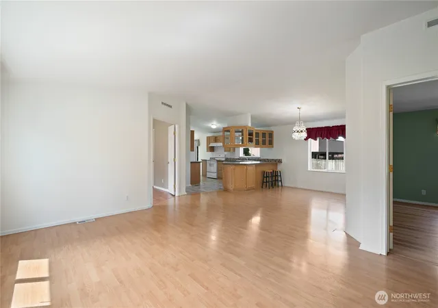Photo 4 of Sale Pending at 827 NE Woodard Ave, Castle Rock, WA 98611 | MLS# NWM2545715 | Listing updated on 2026-10-01