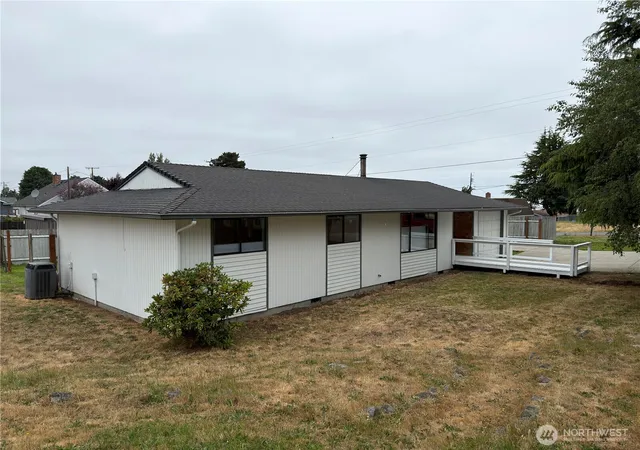 Photo 1 of Single family home for sale at 826 N Beech St, Port Angeles, WA 98362 | MLS# NWM2546056 | Listing updated on 2026-09-17