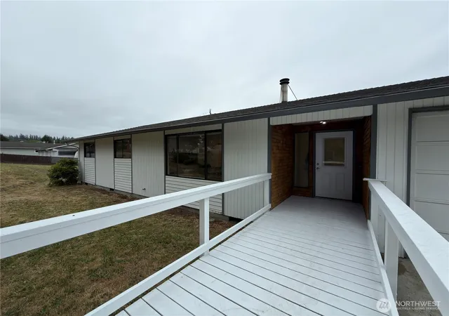 Photo 3 of Single family home for sale at 826 N Beech St, Port Angeles, WA 98362 | MLS# NWM2546056 | Listing updated on 2026-09-17