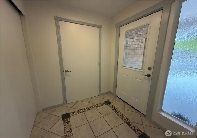 Photo 4 of Single family home for sale at 826 N Beech St, Port Angeles, WA 98362 | MLS# NWM2546056 | Listing updated on 2026-09-17