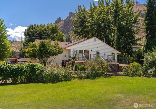 Photo 1 of Sale Pending at 1310 Red Apple Rd, Wenatchee, WA 98801 | MLS# NWM2546588 | Listing updated on 2026-09-29