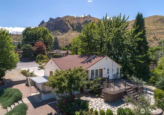 Photo 2 of Sale Pending at 1310 Red Apple Rd, Wenatchee, WA 98801 | MLS# NWM2546588 | Listing updated on 2026-09-29