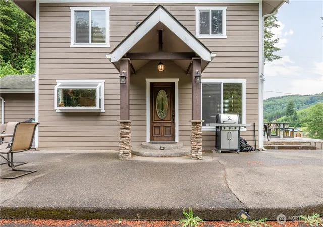 Photo 2 of Single family home for sale at 1430 Hazel Dell, Castle Rock, WA 98611 | MLS# NWM2546890 | Listing updated on 2026-09-17
