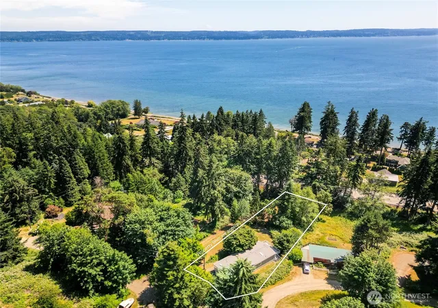 Photo 4 of Sale Pending at 153 Blueberry Hl, Port Ludlow, WA 98365 | MLS# NWM2547103 | Listing updated on 2026-09-29