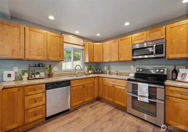 Photo 2 of Single family home for sale at 5606 Vickery Ave E, Tacoma, WA 98443 | MLS# NWM2547429 | Listing updated on 2026-09-22