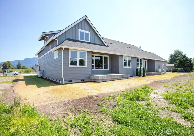 Photo 4 of Single family home for sale at 400 W 3rd Street #B, Everson, WA 98247 | MLS# NWM2547783 | Listing updated on 2026-09-27
