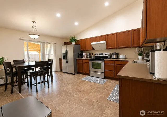 Photo 4 of Single family home for sale at 12503 SE 259th Place, Kent, WA 98030 | MLS# NWM2547956 | Listing updated on 2026-09-22