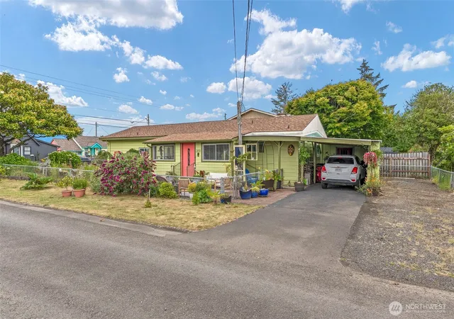Photo 3 of Manufactured home for sale at 200 17th Street SE, Long Beach, WA 98631 | MLS# NWM2548498 | Listing updated on 2026-09-18
