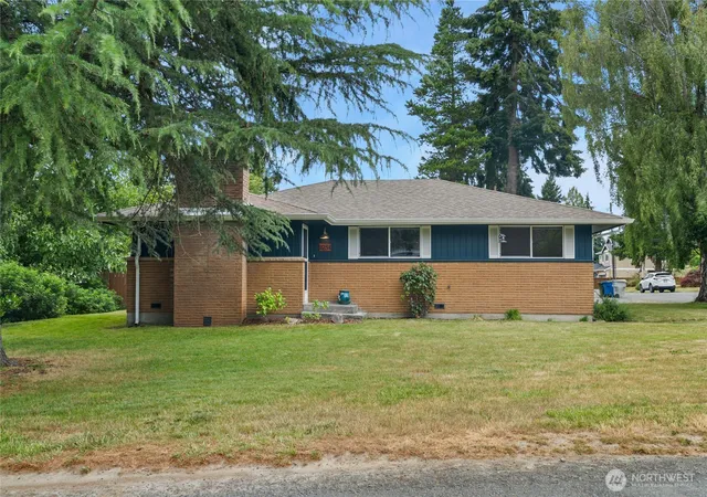 Photo 3 of Sale Pending at 11254 SE 182nd Street, Renton, WA 98055 | MLS# NWM2548622 | Listing updated on 2026-09-29