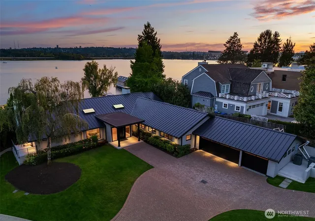 Photo 4 of Single family home for sale at 3517 43rd Avenue NE, Seattle, WA 98105 | MLS# NWM2548781 | Listing updated on 2026-10-01