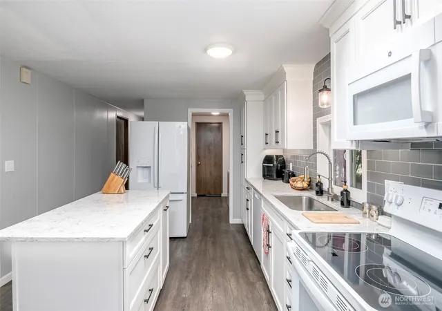 Photo 3 of Manufactured home for sale at 201 Union Ave SE #44, Renton, WA 98059 | MLS# NWM2548839 | Listing updated on 2026-09-22