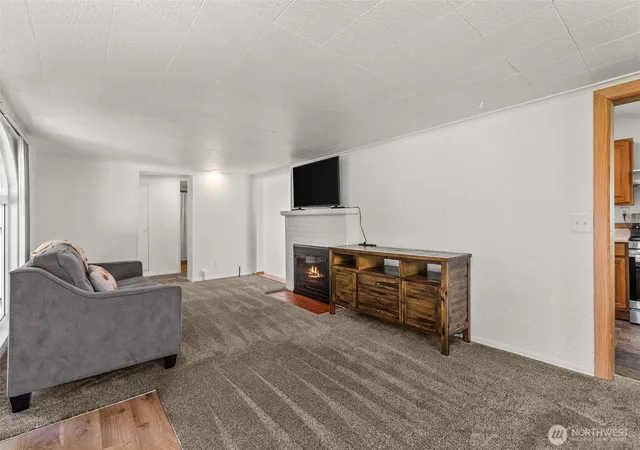 Photo 2 of Sale Pending at 10002 Oak Ln Sw, Lakewood, WA 98499 | MLS# NWM2549042 | Listing updated on 2026-09-25