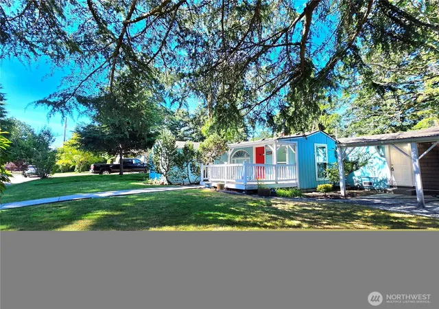 Photo 3 of Sale Pending at 10002 Oak Ln Sw, Lakewood, WA 98499 | MLS# NWM2549042 | Listing updated on 2026-09-25
