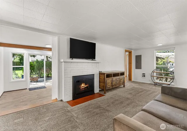 Photo 3 of Sale Pending at 10002 Oak Ln SW, Lakewood, WA 98499 | MLS# NWM2549042 | Listing updated on 2026-09-25