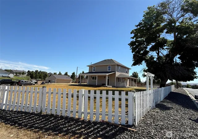 Photo 1 of Sale Pending at 990 Lancaster Rd, Selah, WA 98942 | MLS# NWM2549068 | Listing updated on 2026-09-16