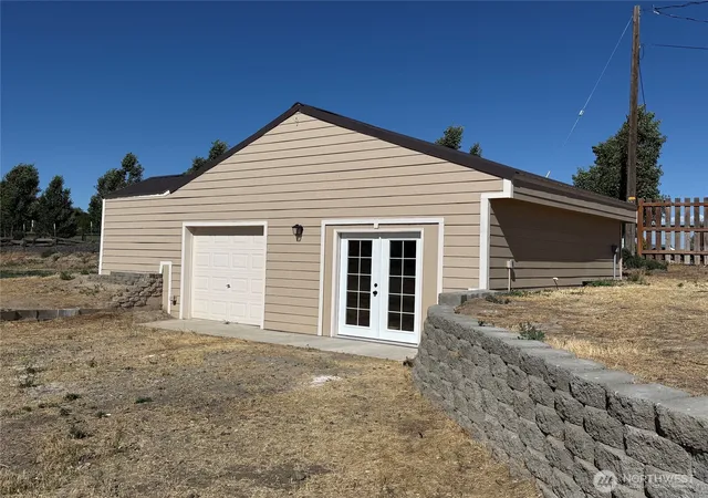 Photo 3 of Sale Pending at 990 Lancaster Rd, Selah, WA 98942 | MLS# NWM2549068 | Listing updated on 2026-09-16
