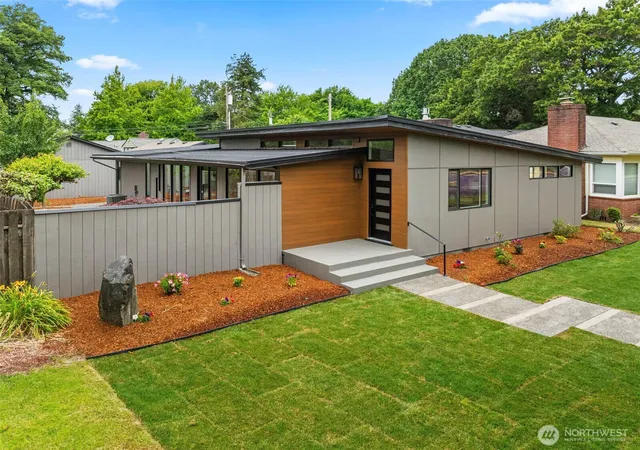 Photo 2 of Single family home for sale at 1745 23rd Avenue, Longview, WA 98632 | MLS# NWM2549071 | Listing updated on 2026-10-01