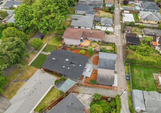Photo 3 of Single family home for sale at 1745 23rd Avenue, Longview, WA 98632 | MLS# NWM2549071 | Listing updated on 2026-10-01